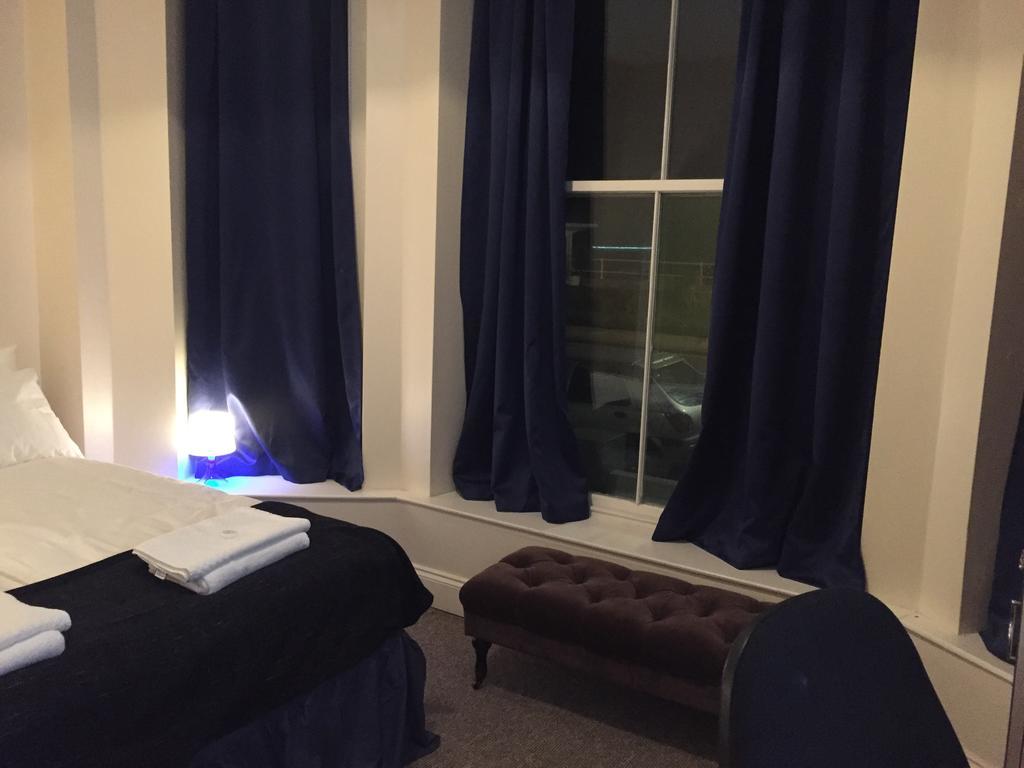 Pier 61 Guest Accommodation Hastings Bagian luar foto