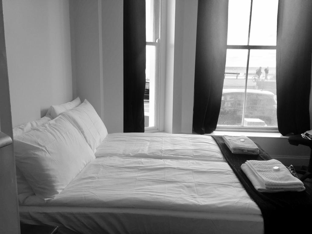 Pier 61 Guest Accommodation Hastings Bagian luar foto